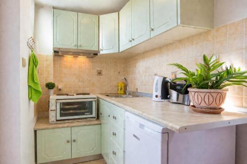 Vlachopoulatika Apartment | 32sq Apartment with Balcony