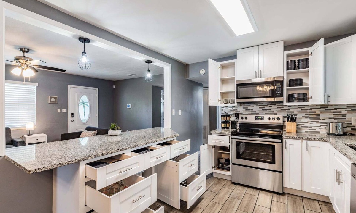 Largo Cottage | 3442 Azalea Pl