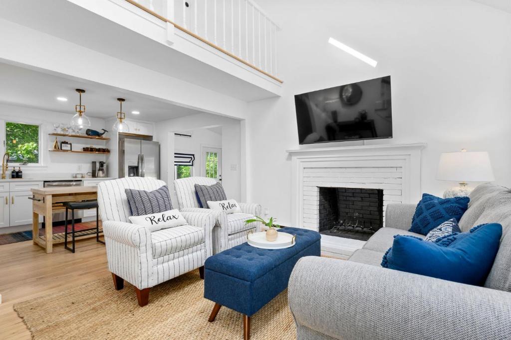 Mashpee House | 35 Pinecrest Avenue Mashpee Bela Vida