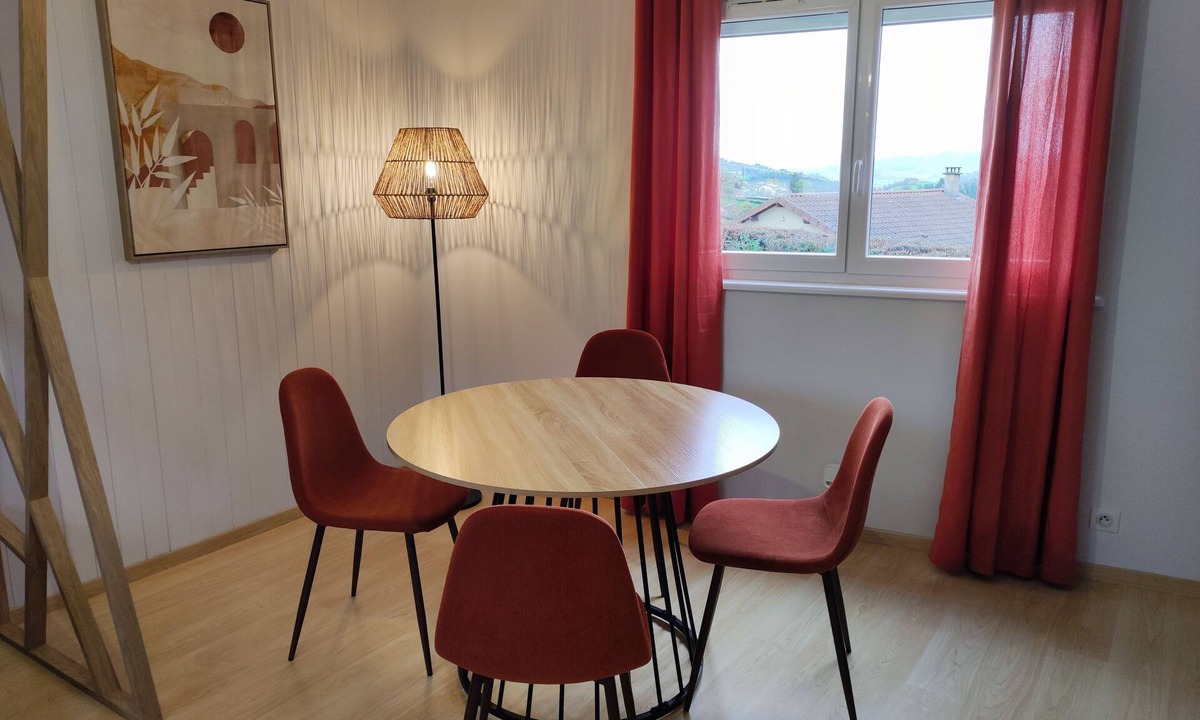 Dompierre-les-Ormes Apartment | 35m2 apartment in the heart of the village 5mn from the RCEA 25mn from the TGV-clunisois station