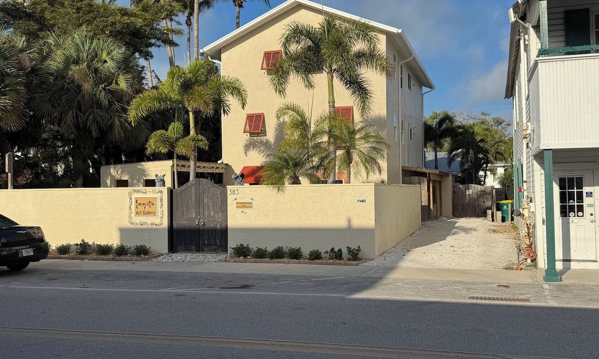 Downtown Boca Grande Historic District House | 371 Park Ave - 4 Bed/2 Bath - 2 Kitchens - Outdoor Kitchen - Sleeps 8 - Pet Friendly!