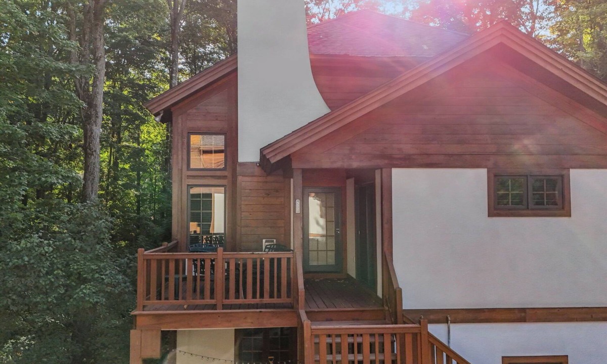 Boyne Falls Condo | 376 Disciples Village | Game Room | Fireplace | Walking Distance to Slopes!