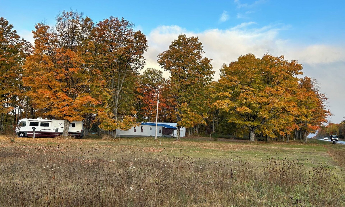 McMillan House | 38 ft Holiday Rambler RV with full hookups electric wifi everything you need.