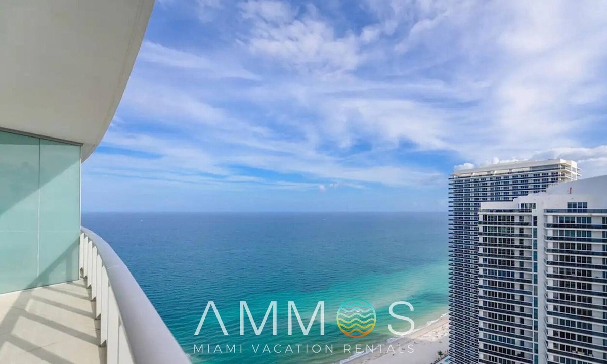 Hollywood South Central Beach Condo | 39th Floor Oceanfront Penthouse with Pool & Gym