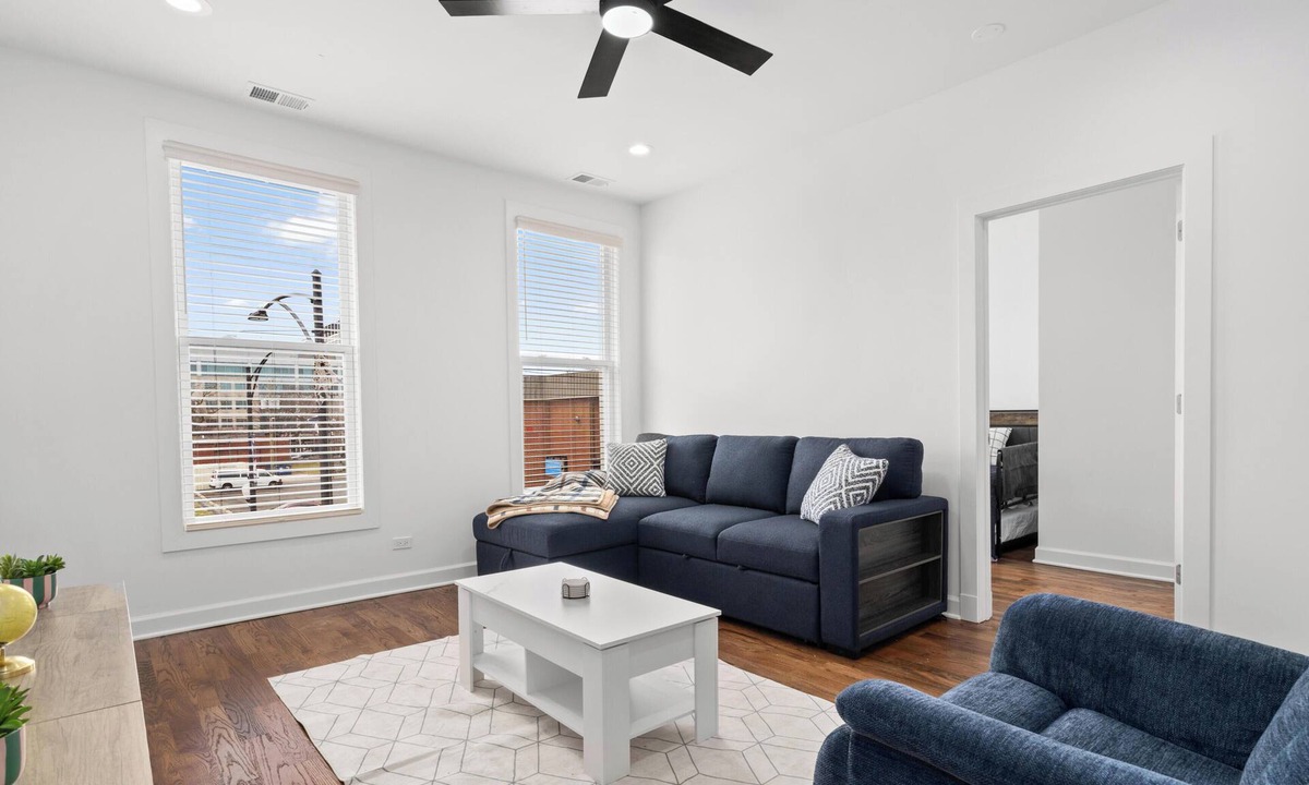 The Gap Apartment | 3bd/2ba, King bd, Pets OK, Laundry, Fenced Yard, Near Downtwn, Hospitals, & Unis
