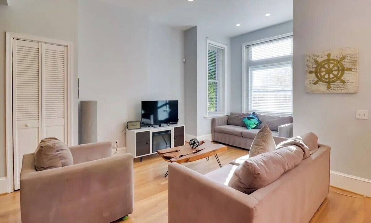 North Capitol Street House | 3BD Classic Victorian in Downtown DC Near Metro and Local Attractions!