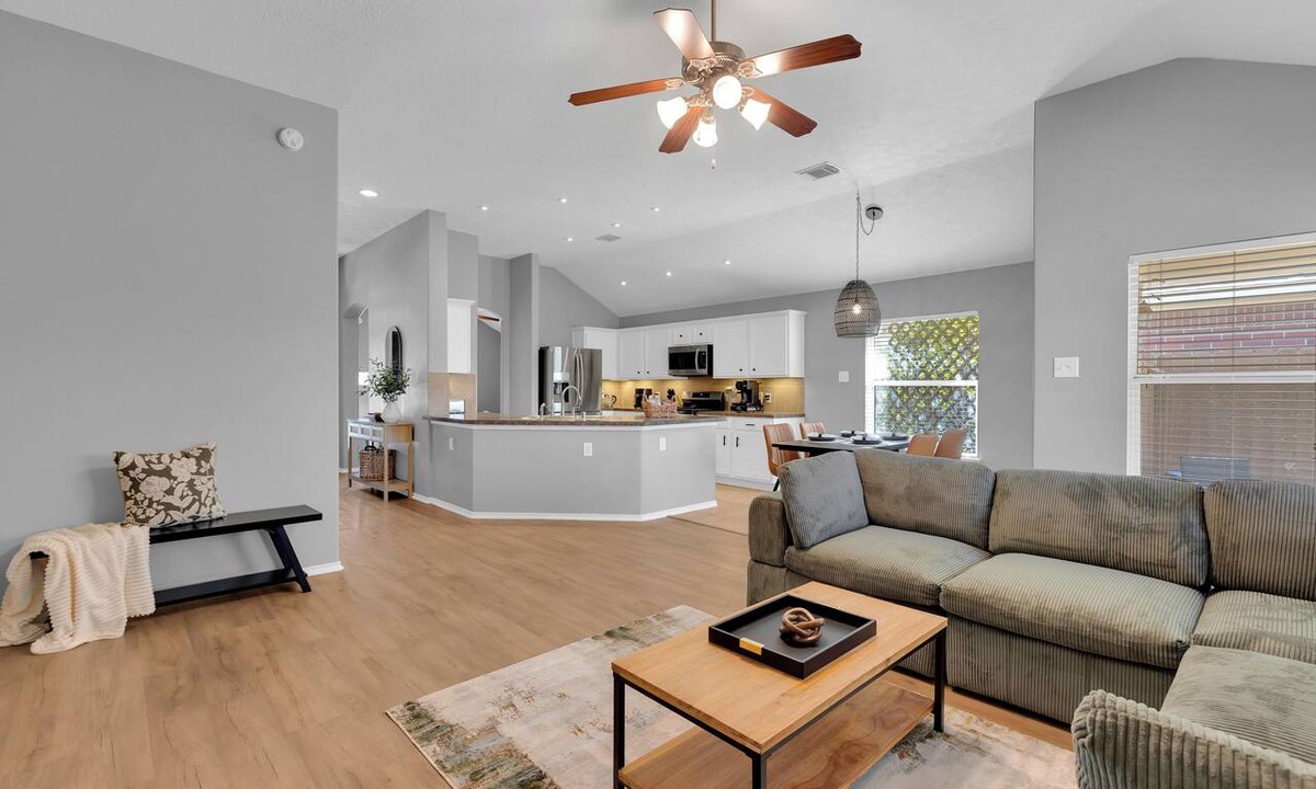 Spring House | 3BD, King Bed, Cozy, Interior Designed, Fast Wi-Fi Home in Spring