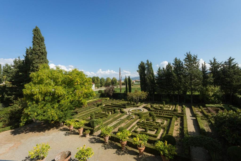 Oltrarno Apartment | 3bdrm luxury Apartment in Tuscan Villa,Private Estate, shared Swimmingpool