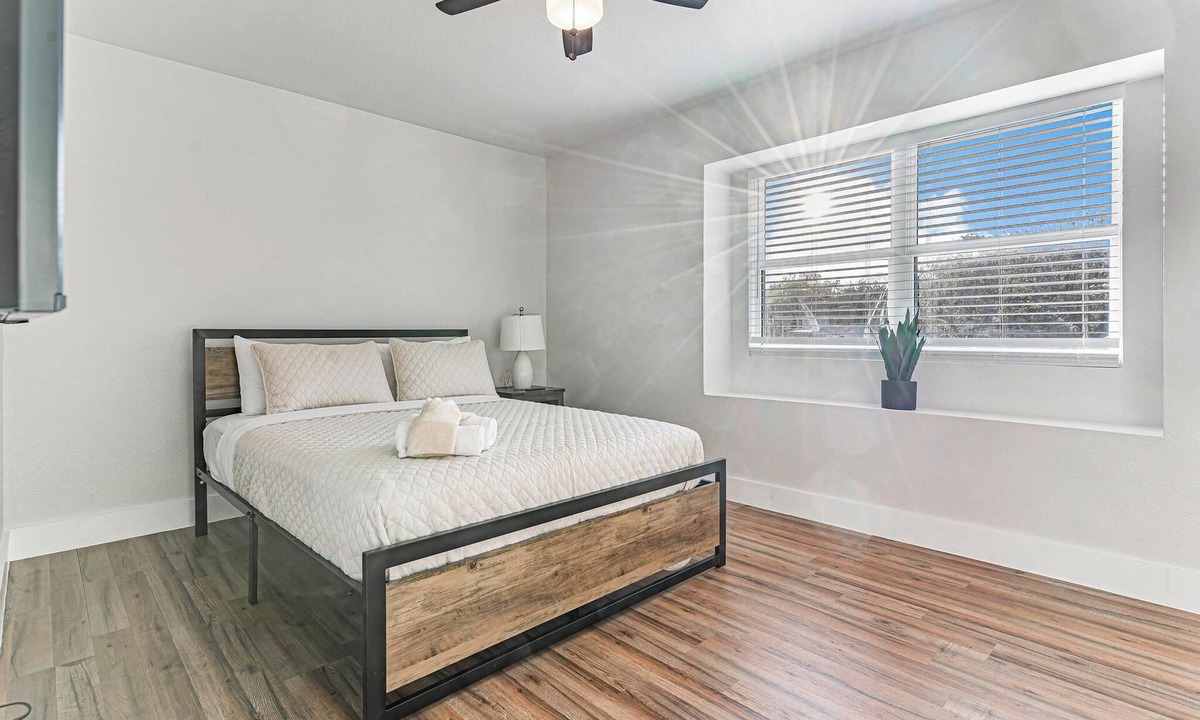 Central Southwest House | 3Bed/2Bath with Modern Comforts. NRG STADIUM 8 Miles Away. Major international sporting event