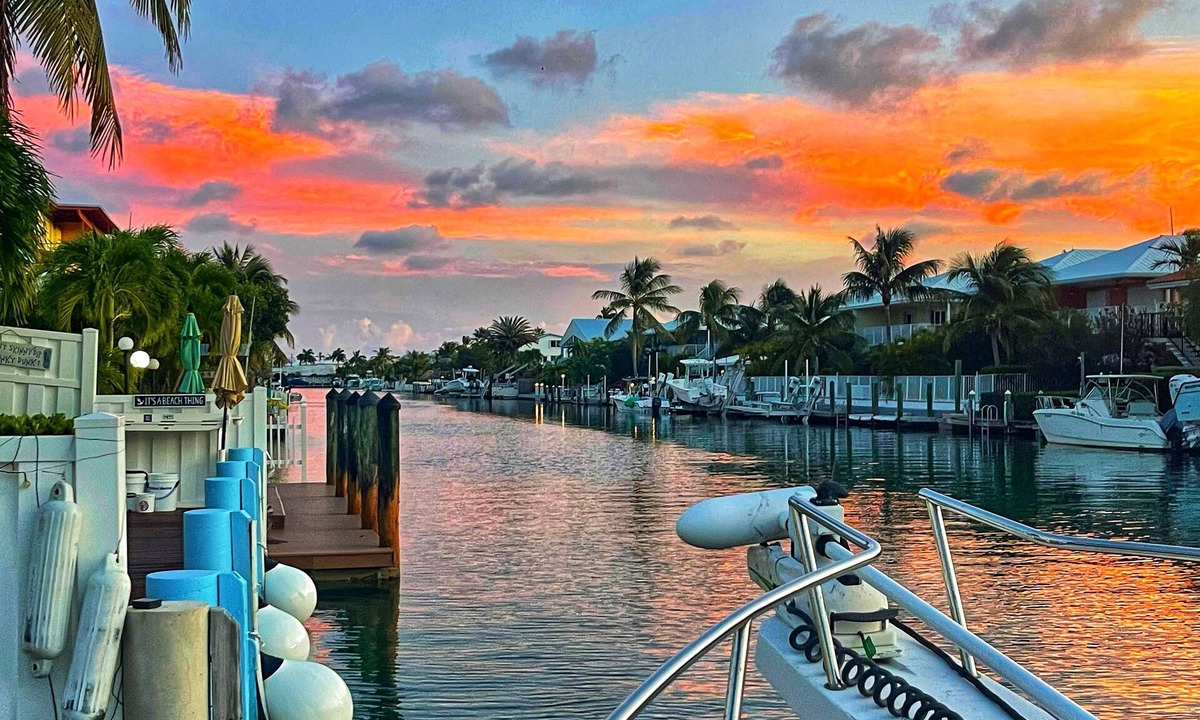 Key Colony Beach House | 3Bedroom 2Bath~Ice Machine~Kayaks~PaddleBoard~Fishing~Swim Spa~Cabana Club~Bikes