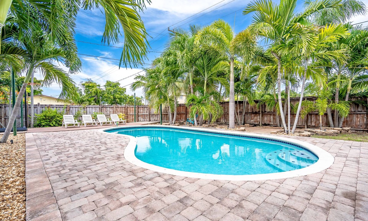Dania Beach House | 3BR 2BA-Heated Pool - Mile to Beach-Private Villa