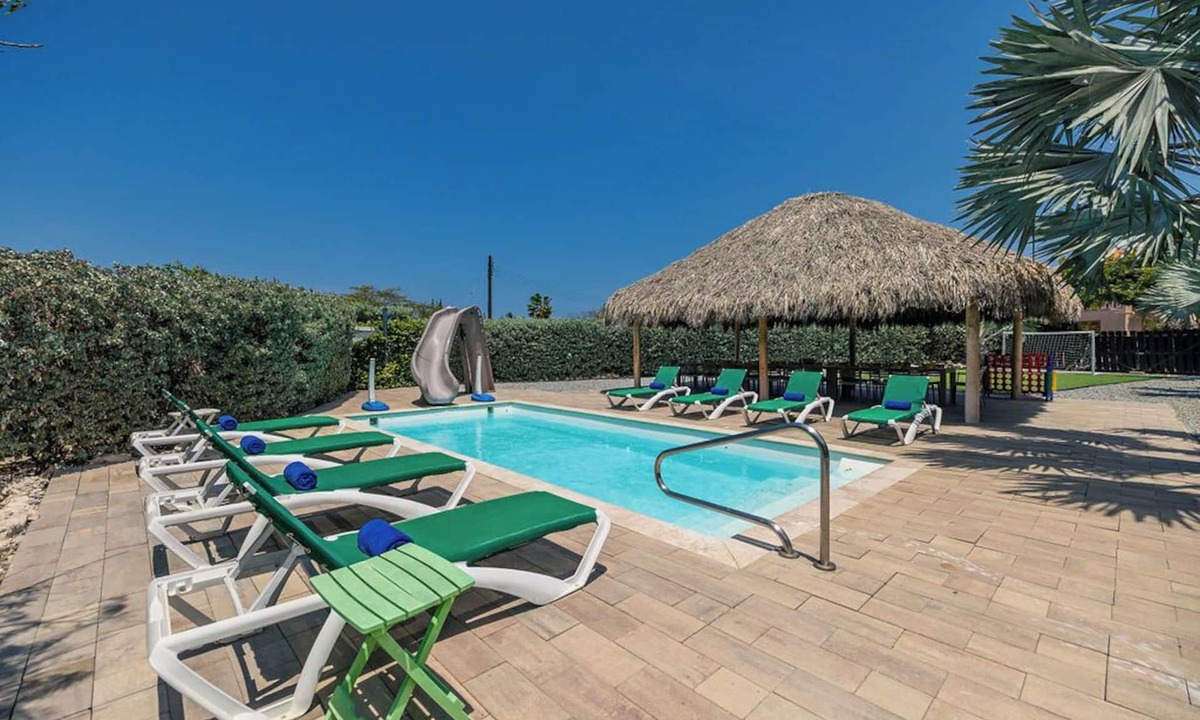 Koyari Condo | 3BR 2BA Modern Condo w/Pool near PalmBeach