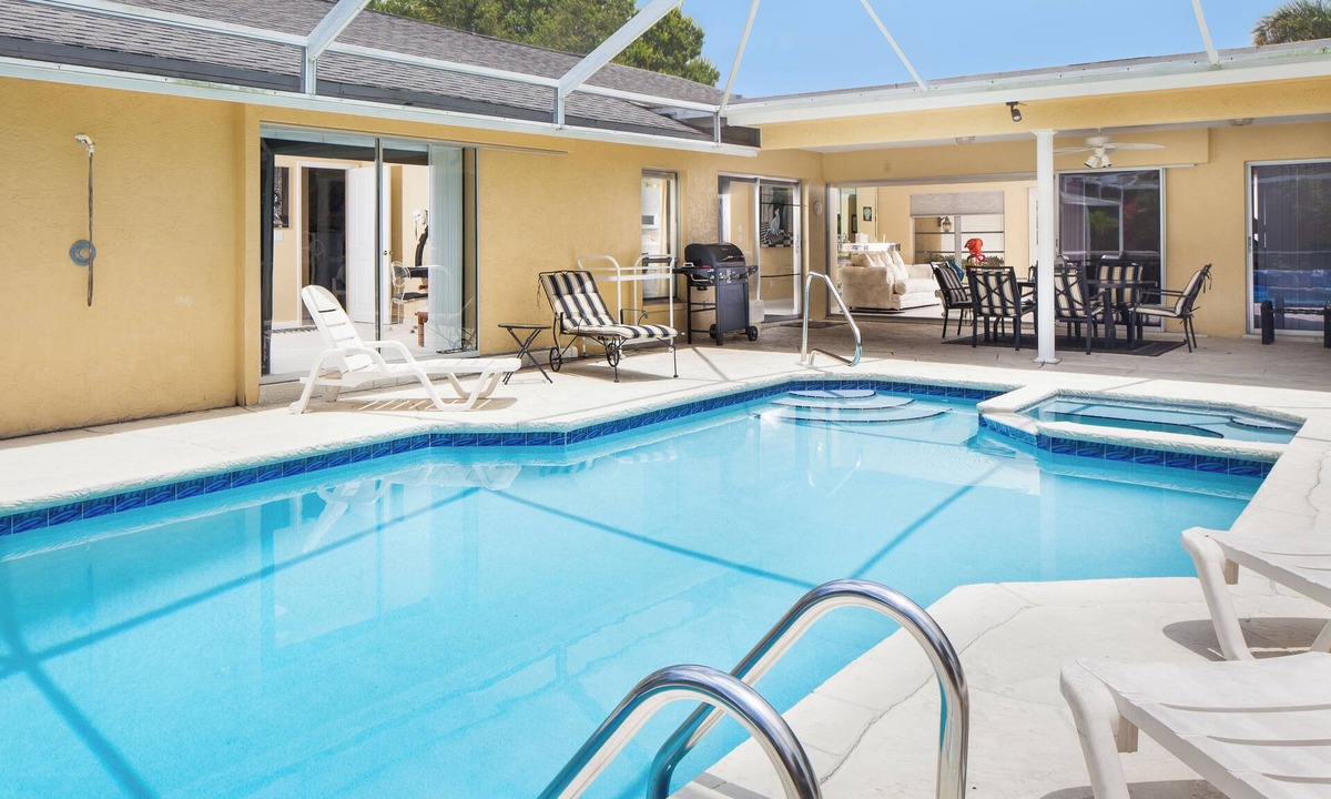 Moorings House | 3BR/3BA pool home/pet friendly in the heart of Naples near the beach