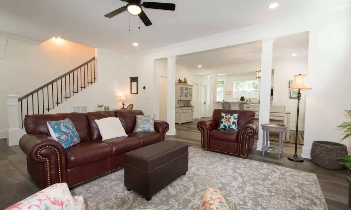 Flat Rock House | 3BR, Balconies, Walk to Playhouse+Free Activities