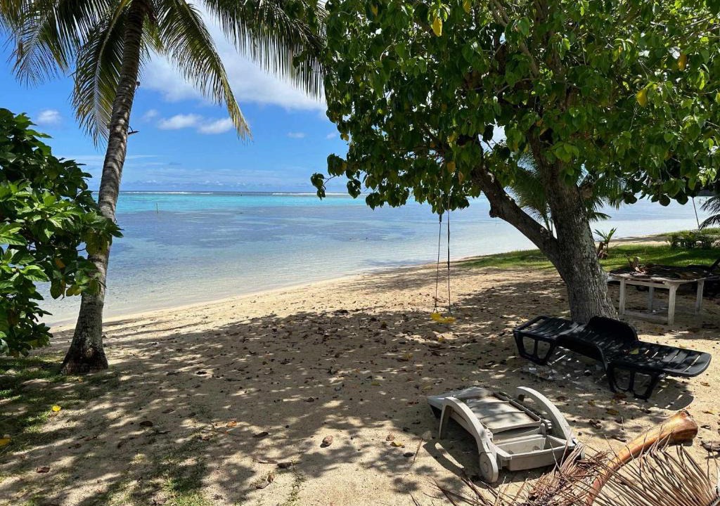 Paopao House | 3BR Beachfront Villa Steps from the Lagoon