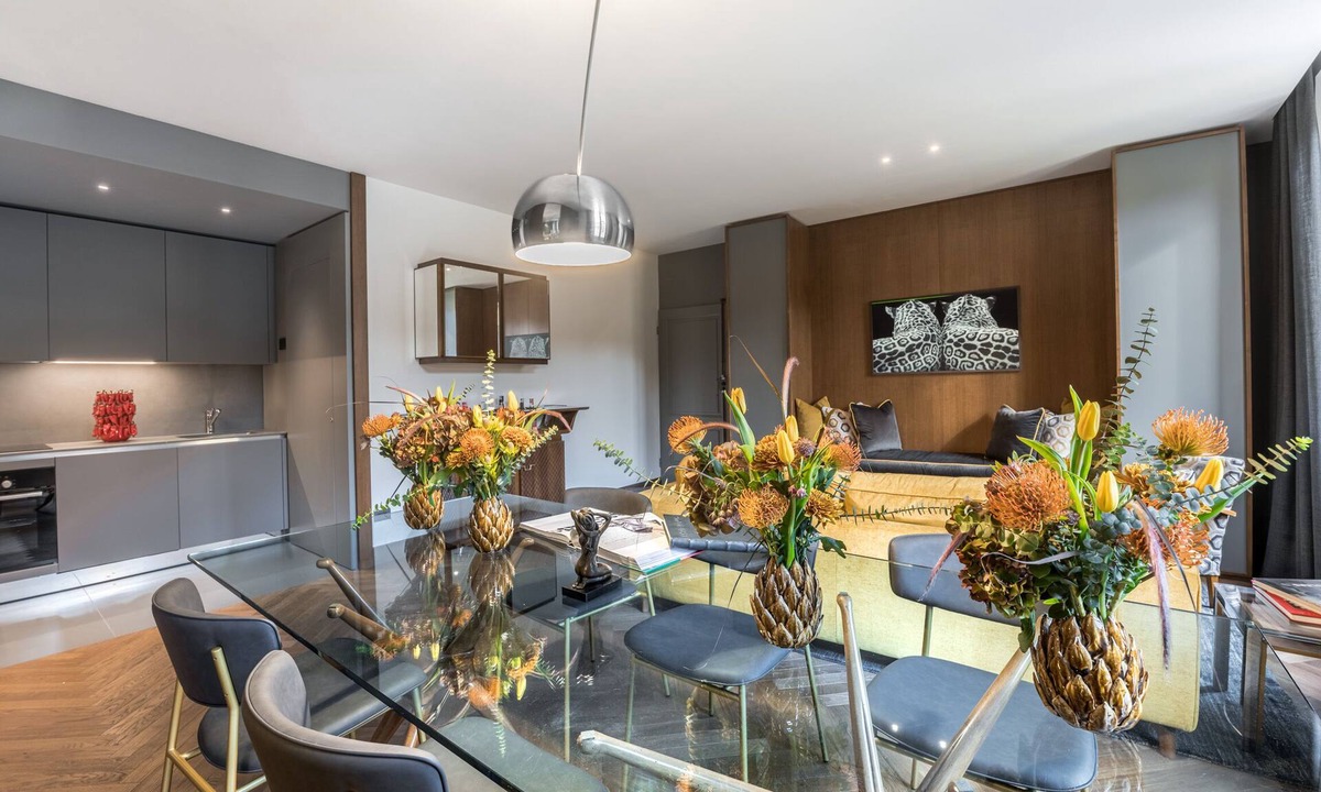 Oltrarno Apartment | 3BR Deluxe Palazzo Vasari Corridor View Premier Location Ponte Vecchio