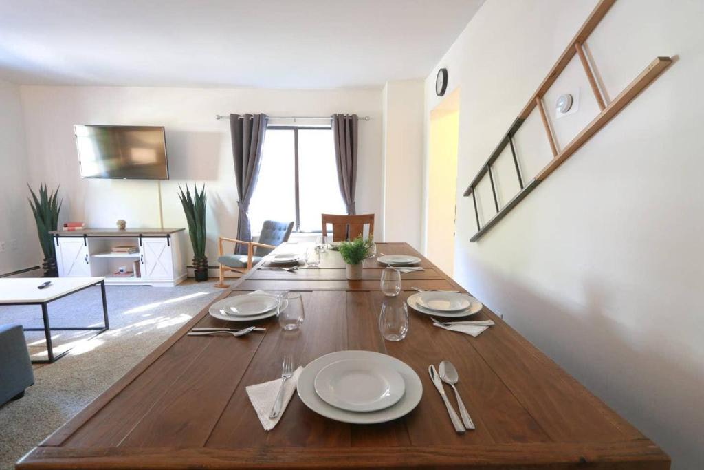 Arborview Neighborhood House | 3BR Duplex, Easy Walk to Downtown Ann Arbor