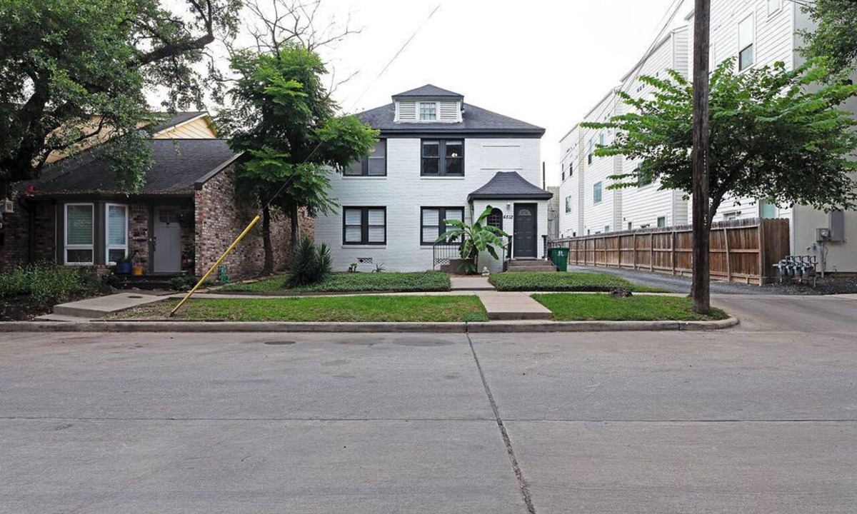 Neartown Apartment | 3BR Father's Montrose Estate A! Medical Center