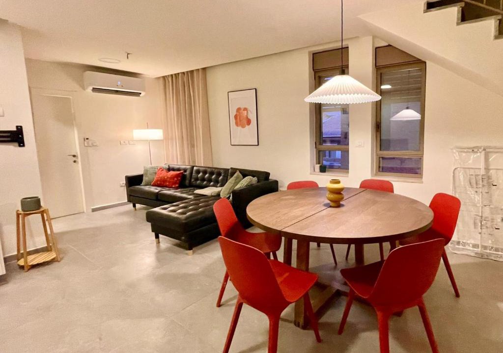 Nachlaot Apartment | 3BR Gem Steps from Shuk Machne Yehuda