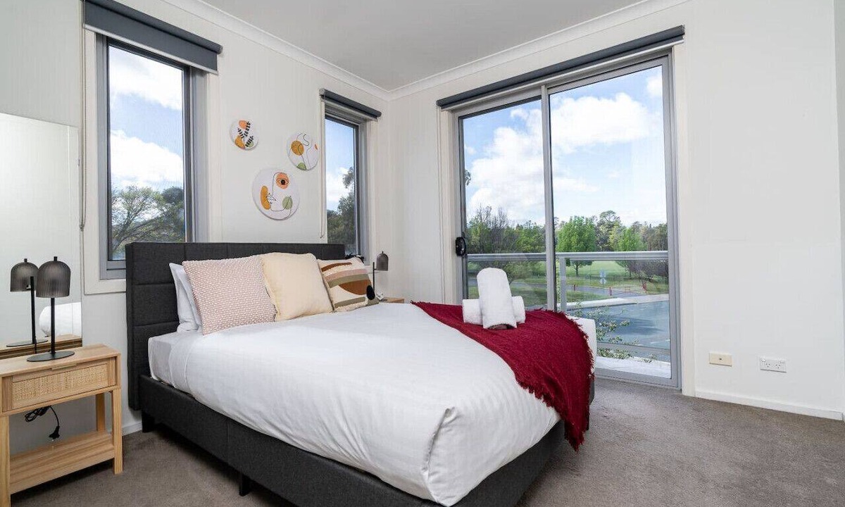 Braddon Apartment | 3BR Modern Apt | Prime Location 7 Mins to CBD!