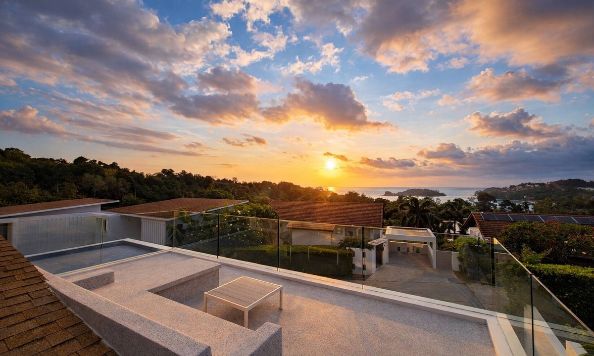 Choeng Mon House | 3BR Pool Villa with Rooftop Sea Views Near the Beach