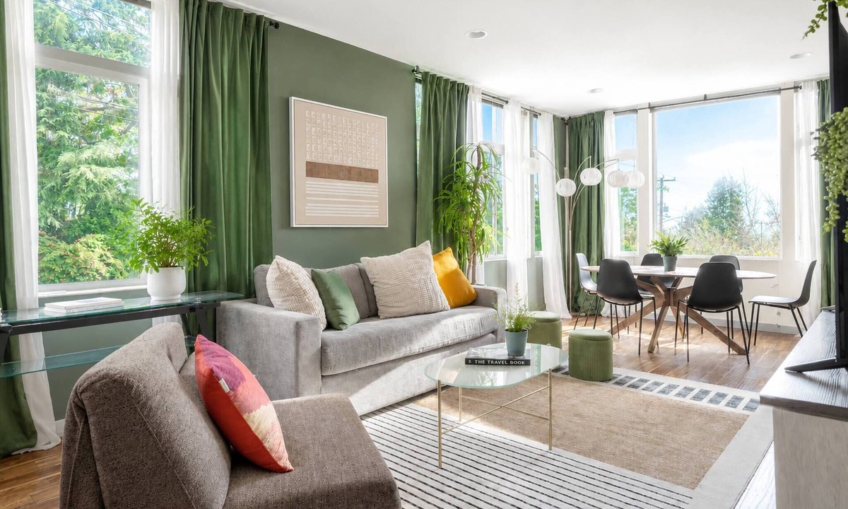 Genesee House | 3BR | Rooftop&Yard | West Seattle | Sophari Home A