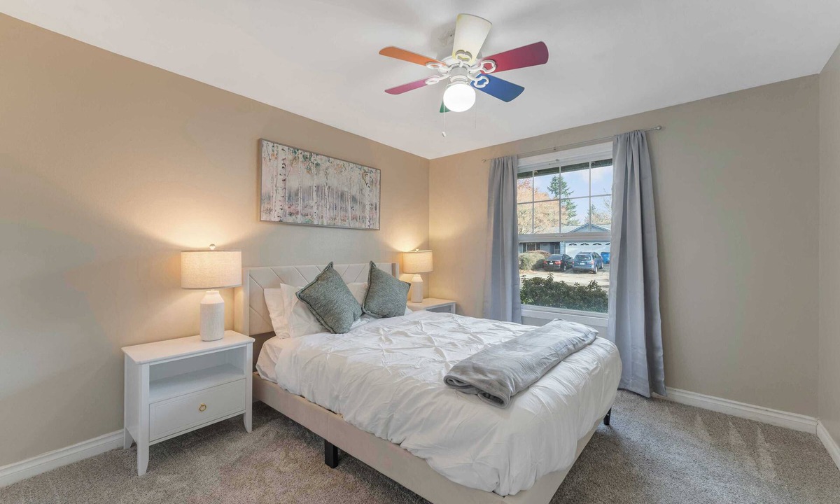Vancouver House | 3BR Stylish Home｜Mainfloor Bedroom｜Washer&Dryer｜Free Parking #42261