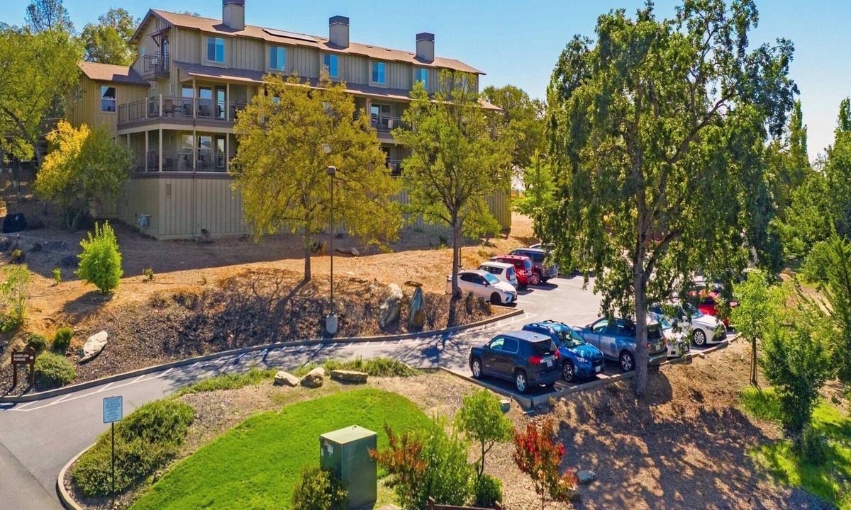 Angels Camp Condo | 3br Unit Golfer's Dream and Outdoor Enthusiasts