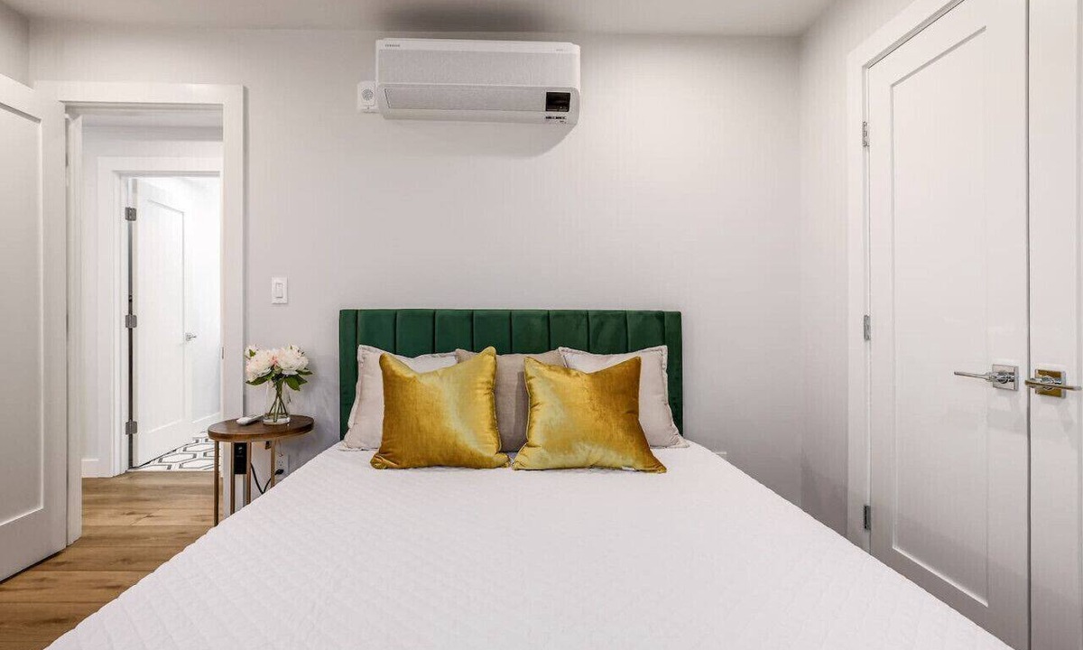 Ward Two Apartment | 3BR2Bth Parking, Cambridge/Boston, W/D, Subway,A/C