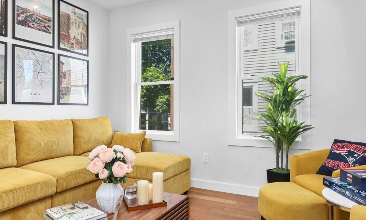 East Somerville Apartment | 3BR2Bth TD Garden/BOS/MIT/Harvard/3 Parking Spaces