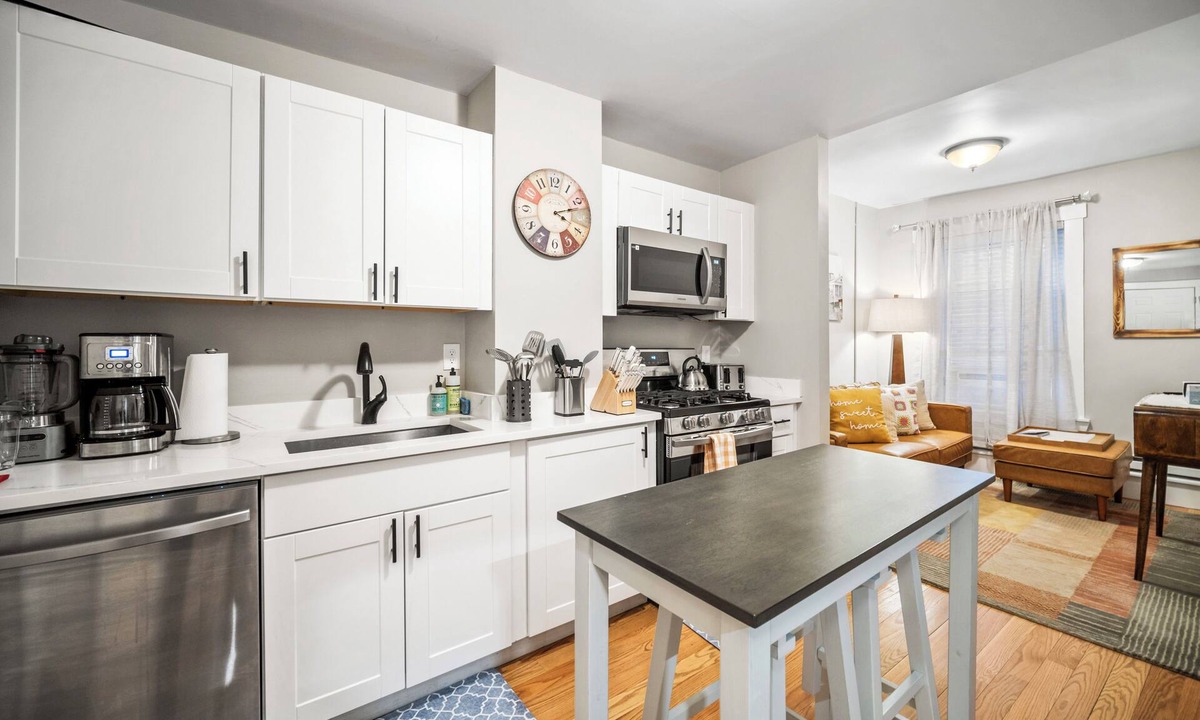 North End Apartment | 3brm/1bath North End Gem