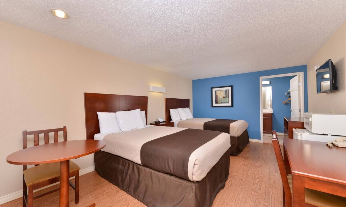 Barton Hotel | 4 Accommodations Perfect for Big Family near Ohio Valley Mall | Free Parking!