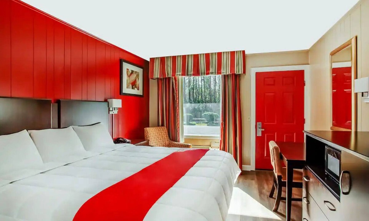 Ridgeland Hotel | 4 Affordable King Rooms for Value-Minded Travelers w/Free Parking