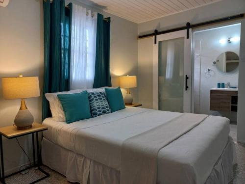 Husbands Apartment | 4 Baths, Special Offer! Groups, Family-12 mins to Holetown