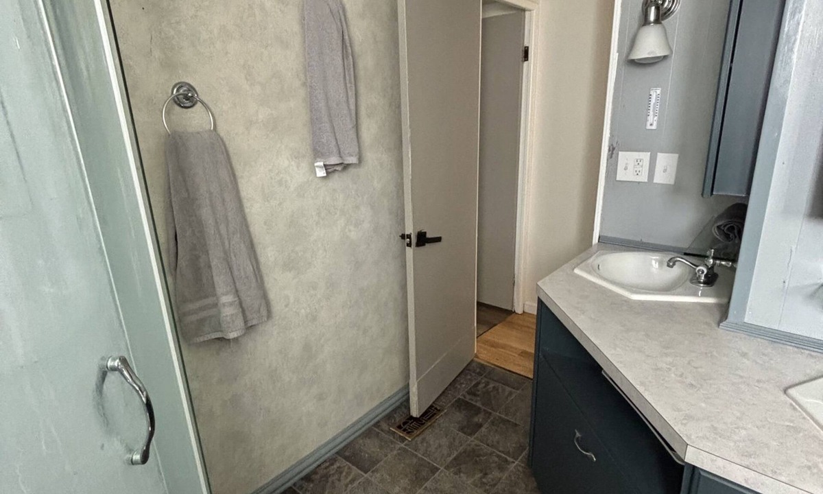 West Newton House | 4 bd 10 min to Downtown W D