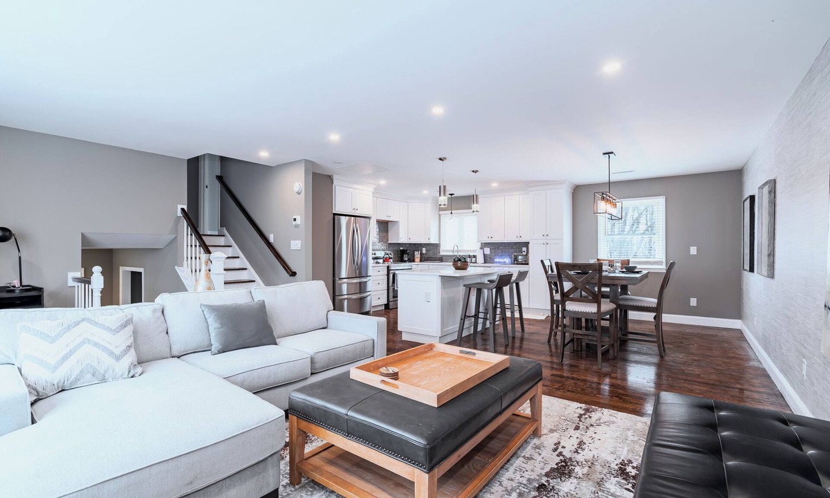 New Windsor House | 4 Bd Paradise Gorgeous Design Close to All!