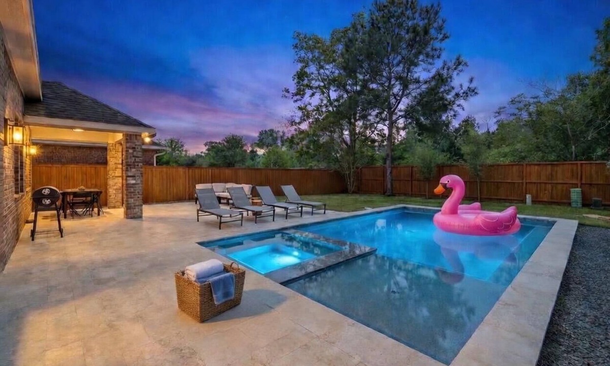 Sterling Ridge House | 4 Bdr Pool + Spa + BBQ Retreat in The Woodlands, TX.