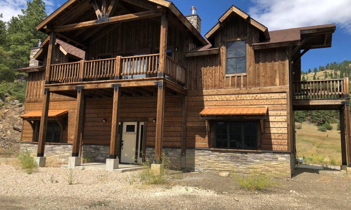 Wolf Creek Cabin | 4 bed 3 bath cabin at Holter Lake by Wolf Creek Craig. Fishing, pool table, fun!