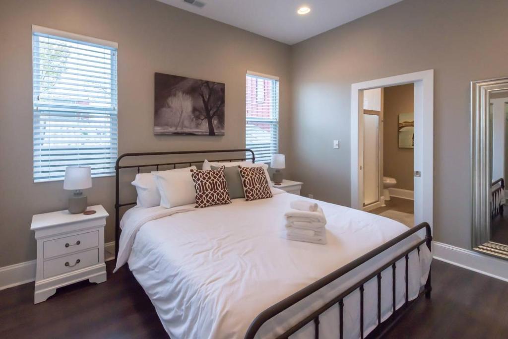 Fountain Square House | 4 Bed 4 Bath Home in Indianapolis