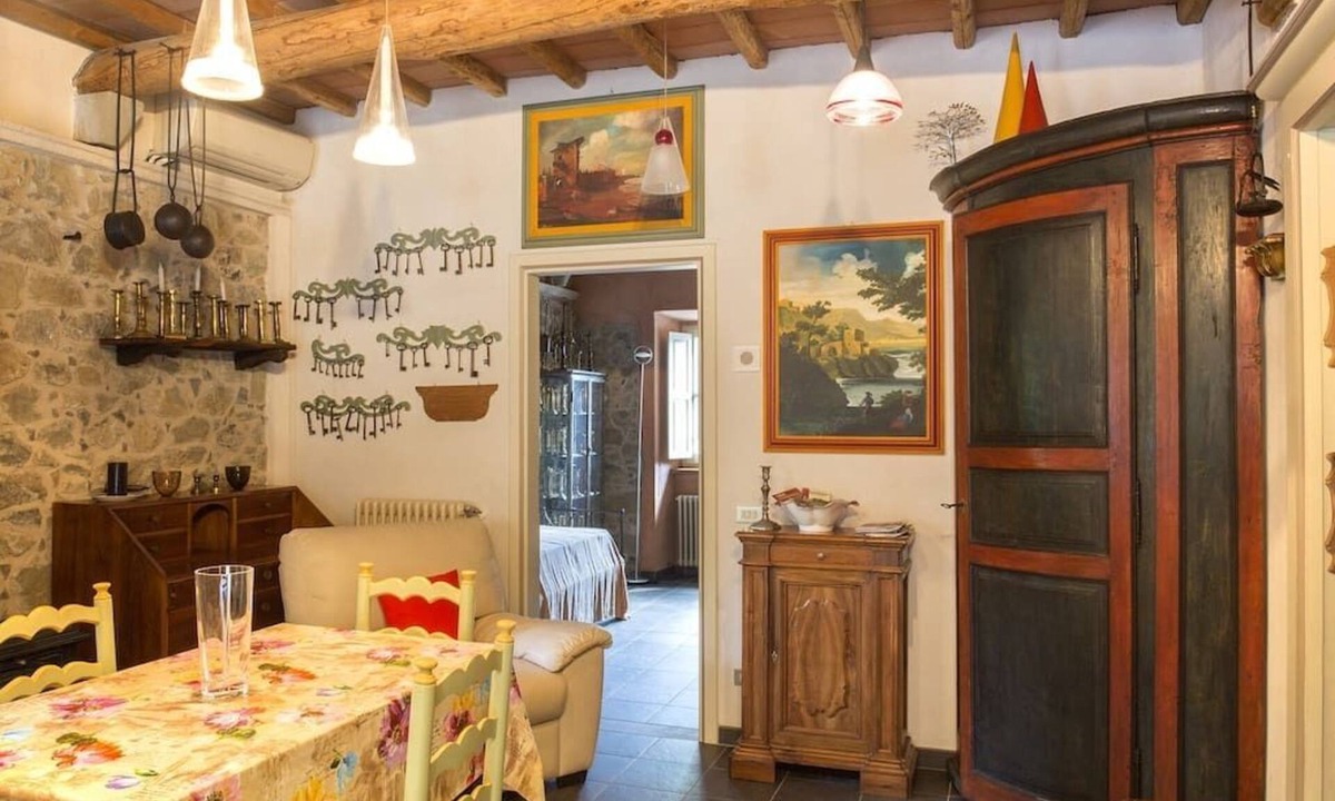 Pontremoli House | 4 bed apartment with pool