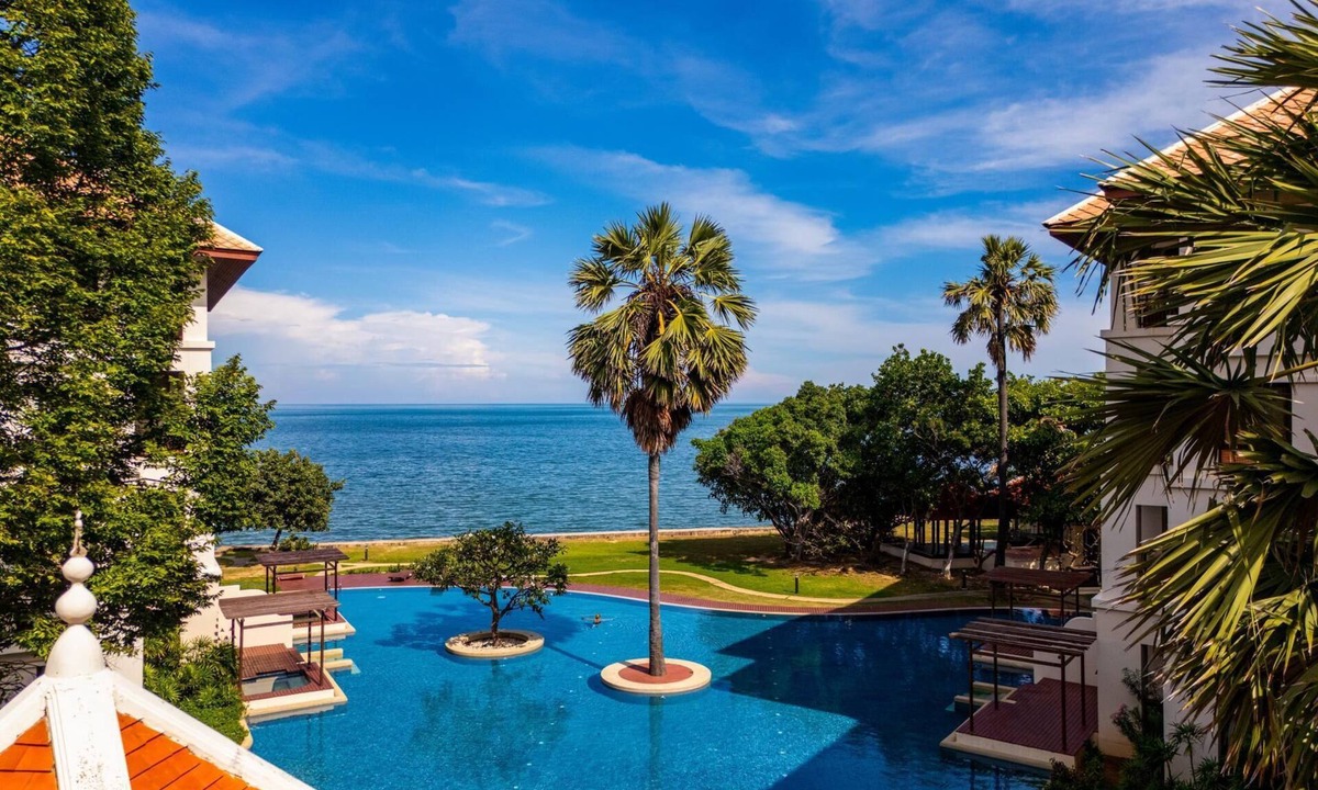 Pak Nam Pran Condo | 4 Bed Beachfront Condo SP43