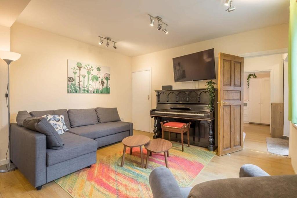Cambridge House | 4 Bed Central Home - Perfect Location with Parking