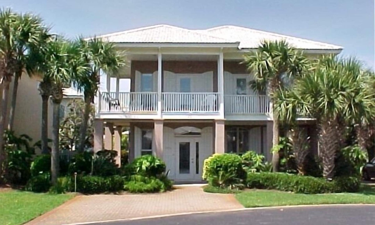 Miramar Beach House | 4 Bed, Emerald Shores Home! 2 Pool Community, next to large pool! Walk to beach!