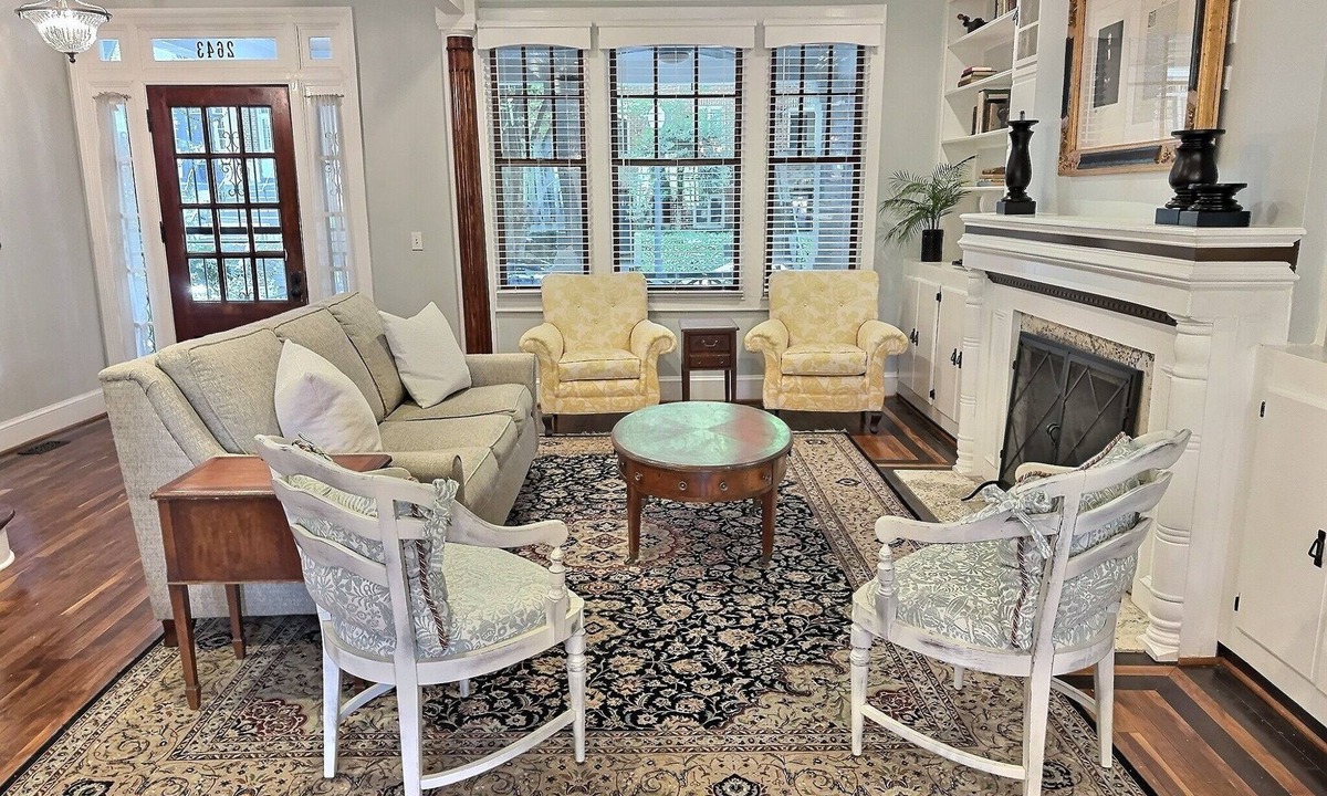 Northwest House | 4-Bed Historic Row House in Woodley Park – 2 Blocks to Metro- Parking Included!