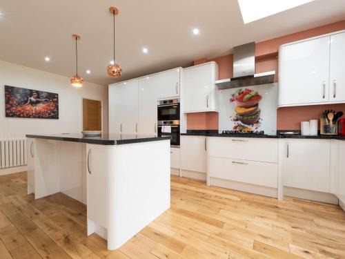 Sidcup House | 4 Bed house Parking 5 mins Sidcup Station - Pass the Keys