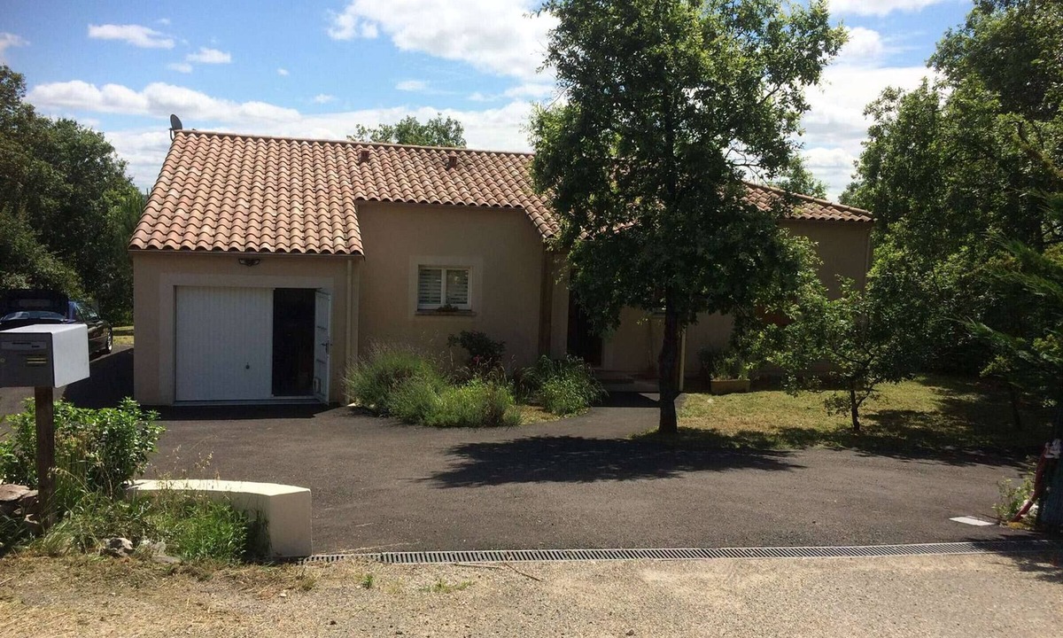 Pradines House | 4-bed house with garden near Cahors, smart TV & Wii, peaceful and comfortable