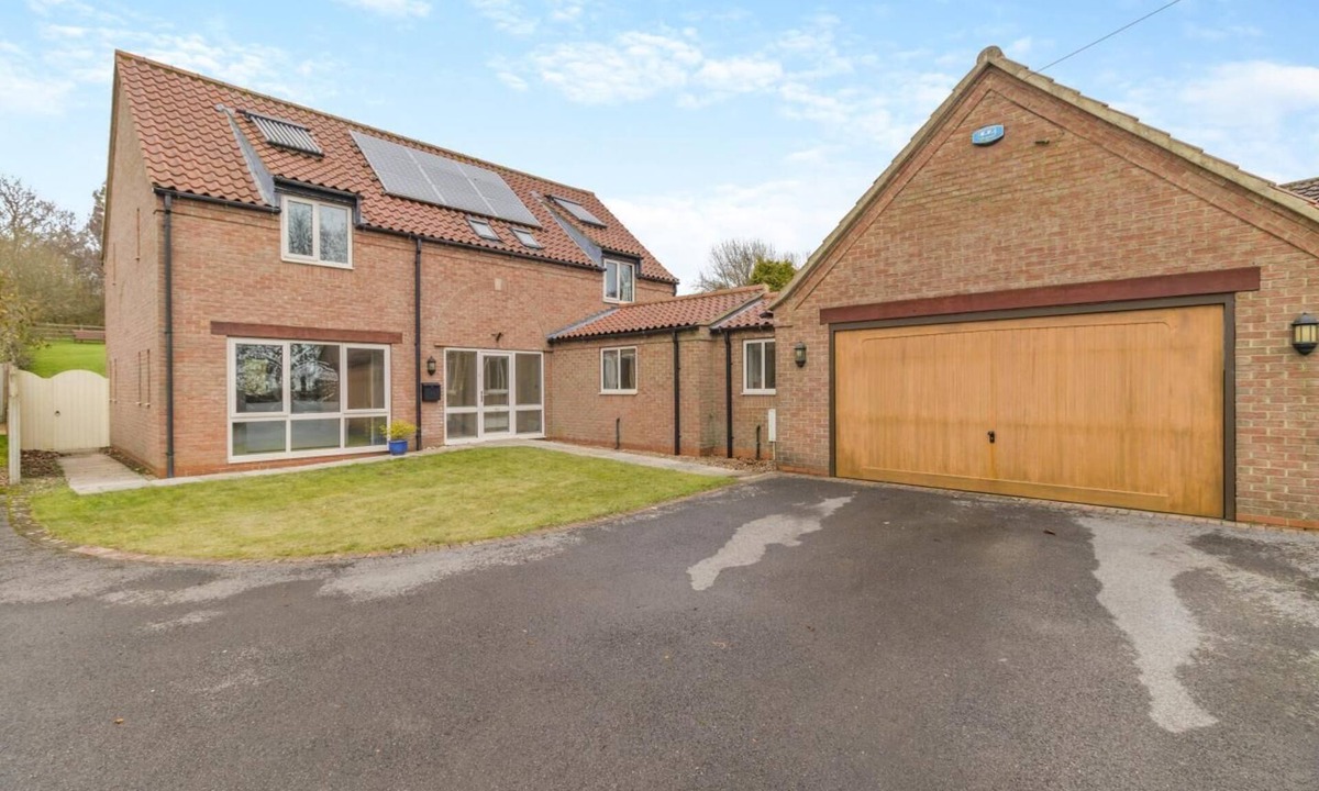 Caistor Cottage | 4 Bed in Caistor (oc-t30831)