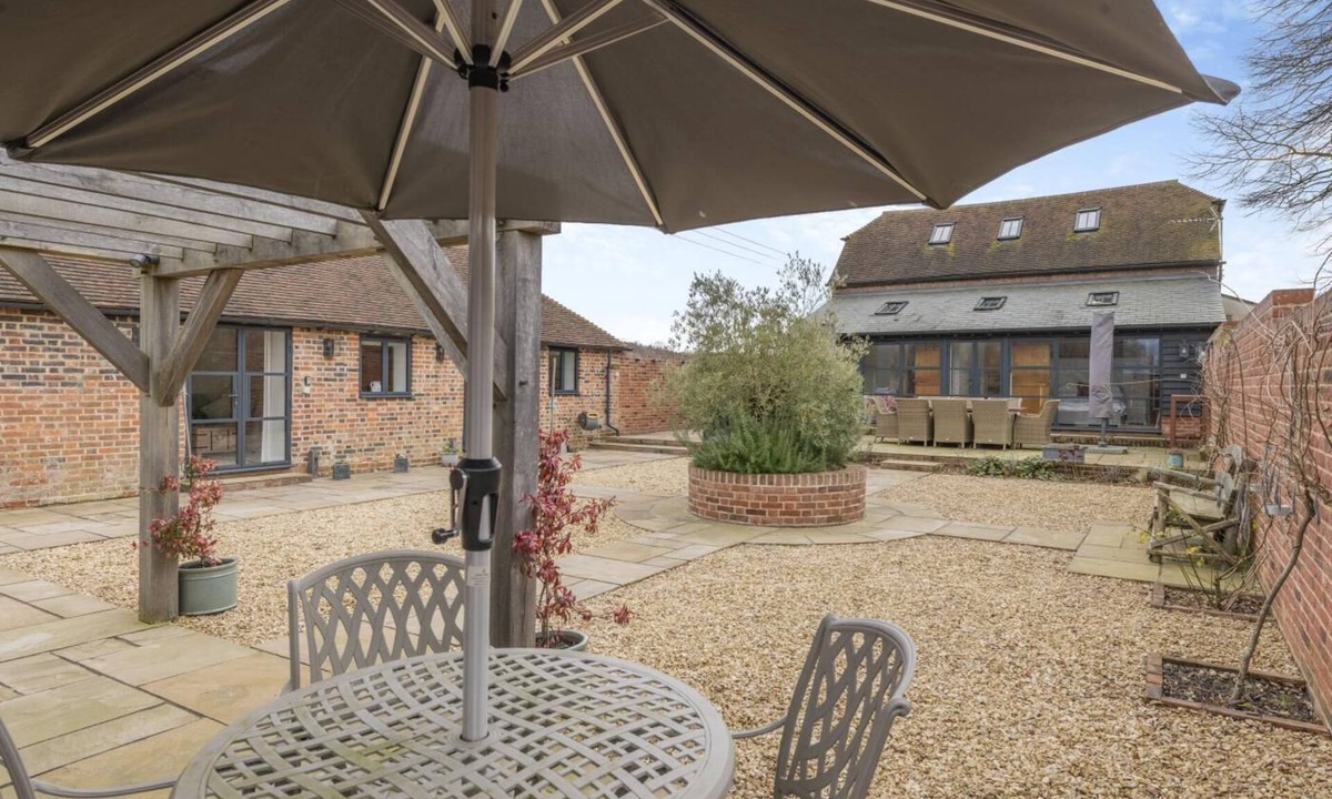 Peasmarsh Cottage | 4 Bed in Peasmarsh (oc-o30350)
