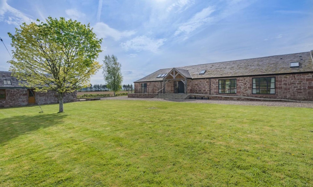 Murthly Cottage | 4 Bed in Rattray (oc-e31983)