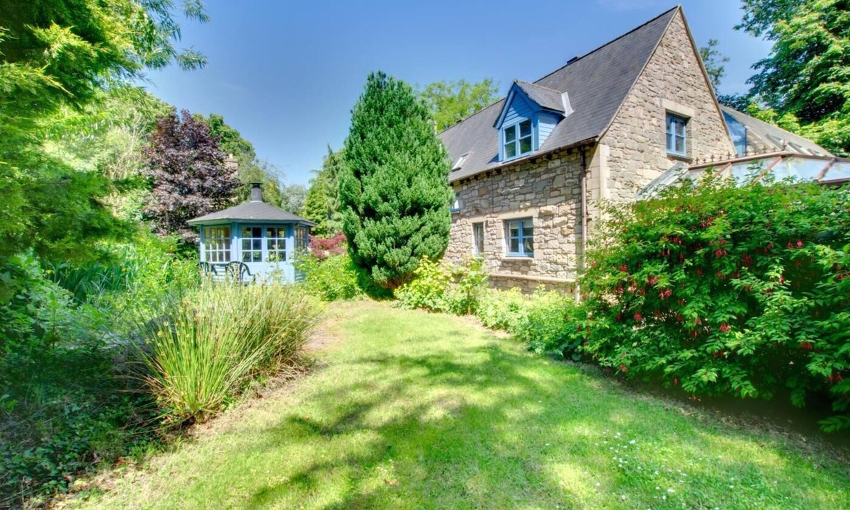 Waren Mill Cottage | 4 Bed in Waren Mill (oc-24339)